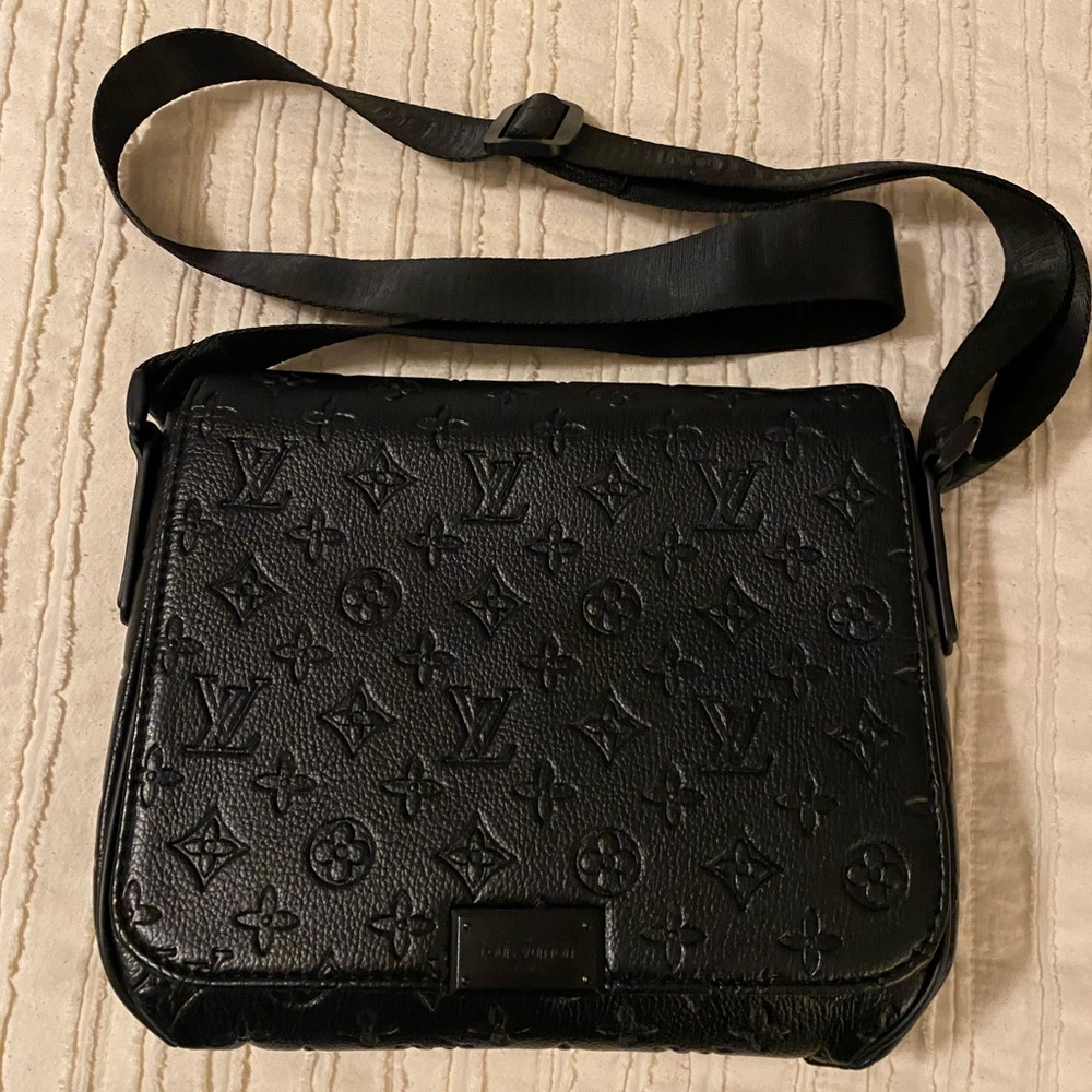 Black purse